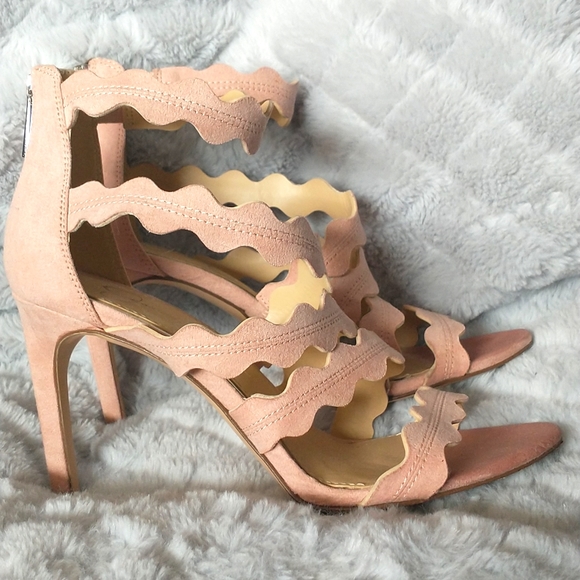 Pink heels - Picture 3 of 4